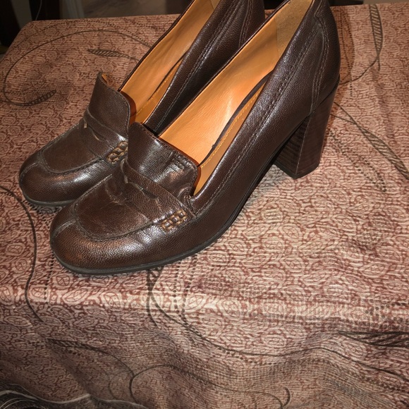 Brown leather heeled loafers. - Picture 5 of 8